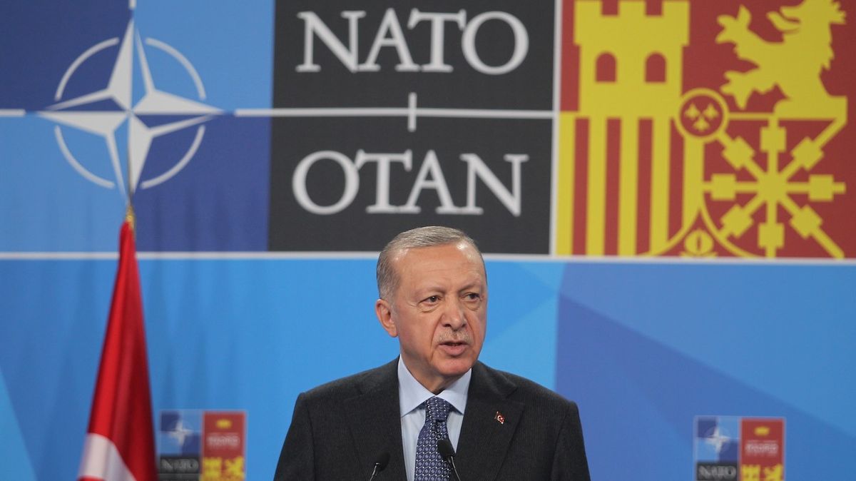 Erdogan ještě neskončil. Tlak na seveřany kvůli vstupu do NATO pokračuje